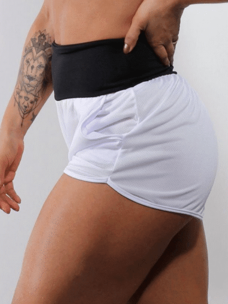 Shorts Branco com Bolsos e Cós Preto