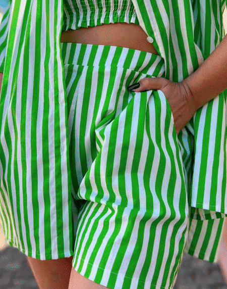 Short Listrado Verde