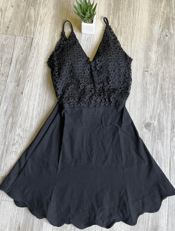 Vestido Curto com Laço Atrás