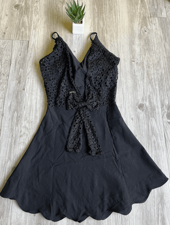 Vestido Curto com Laço Atrás - Imagem 2