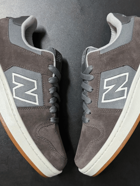 New Balance Grafite/Gelo