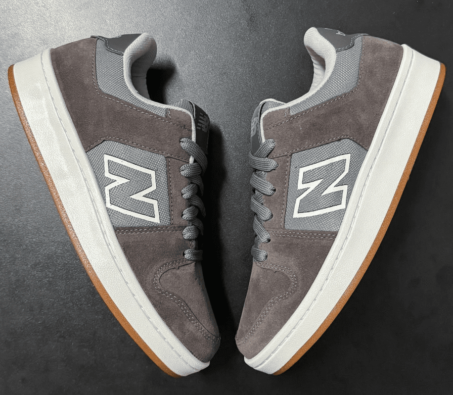 New Balance Grafite/Gelo