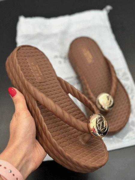 Chinelo Arezzo