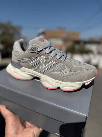 New Balance 9060 Cinza/Rosa