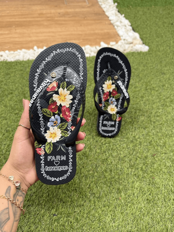 Chinelo Havaianas Farm Preto/Flor
