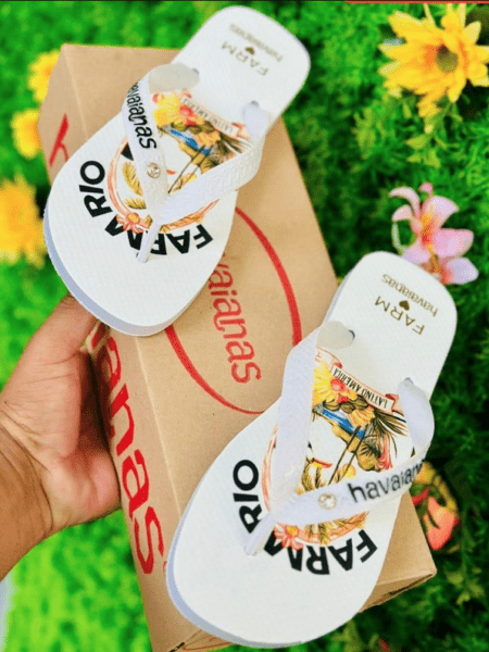 Chinelo Havaianas Farm Branco/Flor Amarela