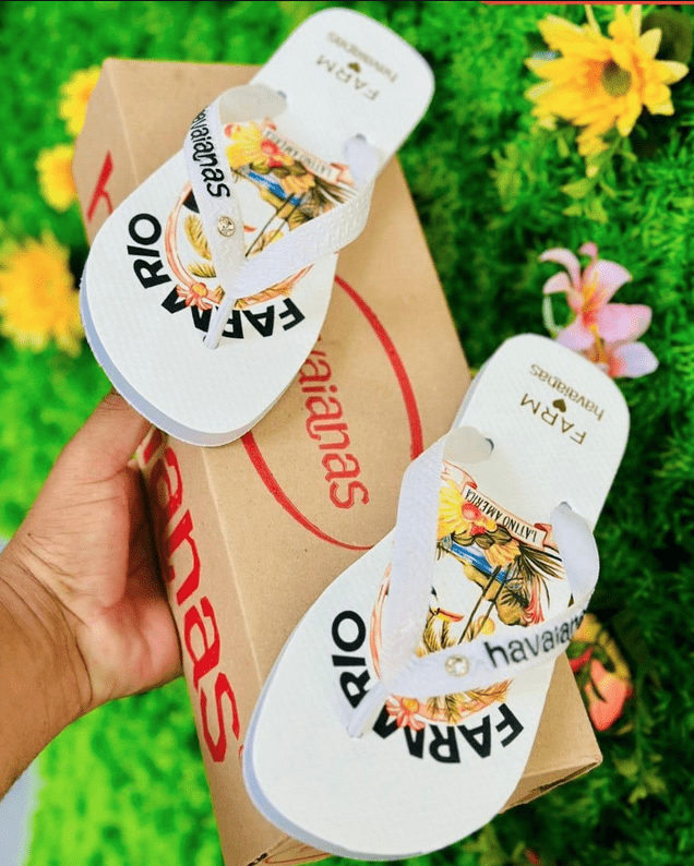 Chinelo Havaianas Farm Branco/Flor Amarela