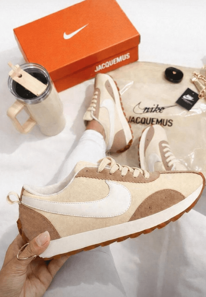 Nike Jacquemus Bege/Caramelo