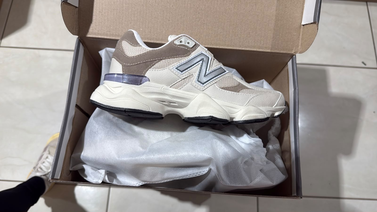 New Balance 9060 Taupe - Imagem 4