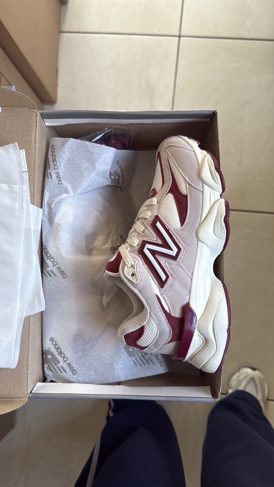 New Balance 9060 Off/Bordo - Imagem 5