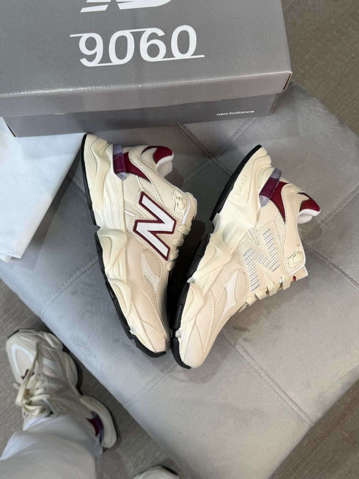 New Balance 9060 Off/Bordo - Imagem 6